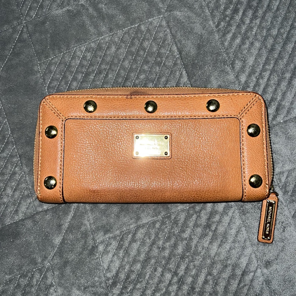 Michael Kors Tan Leather Jet Set Zip Wallet 🤎